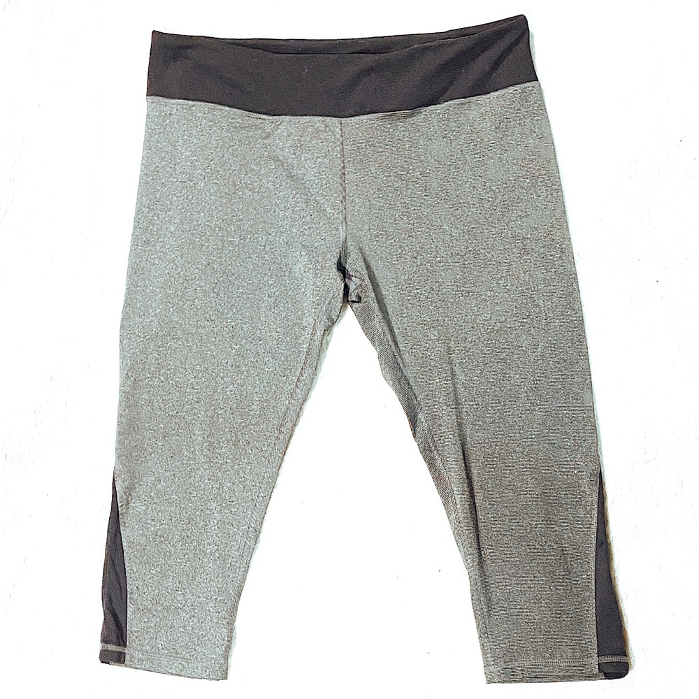 Marika Sport Grey Stripe Cropped Leggings